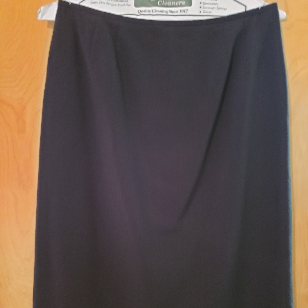 Evan Picone Black skirt subtle pinstripes